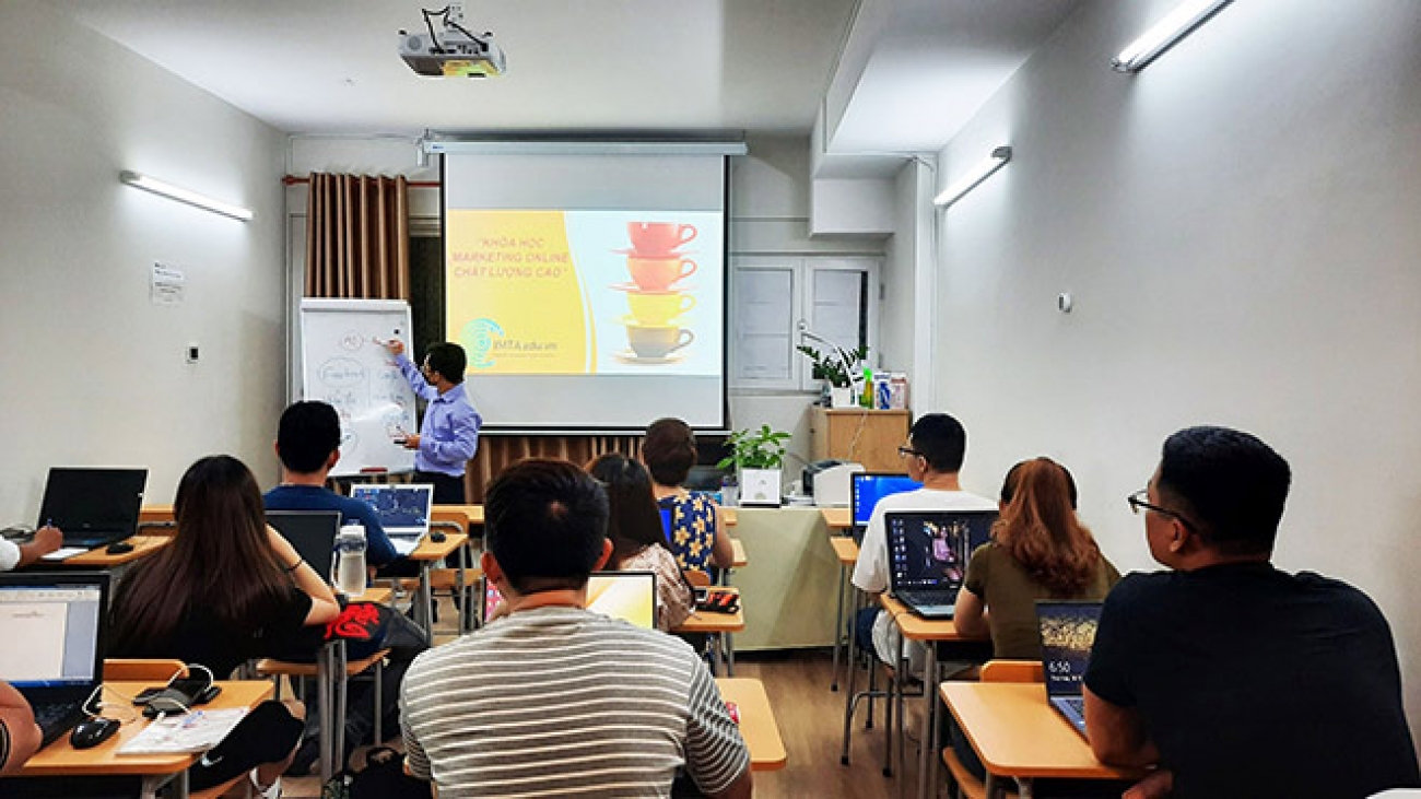 Top 5 Khóa Học Marketing tại Châu Phú